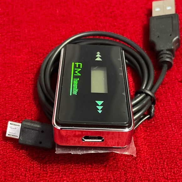 NEW LH-101 Black Car FM Transmitter with Charging Cable - Picture 11 of 11